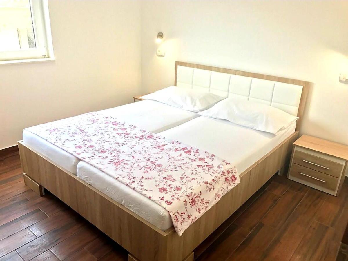 Apartmani Maki Omiš Exteriör bild